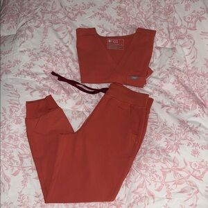 Figs Women's Vibrant Orange Jogger Set